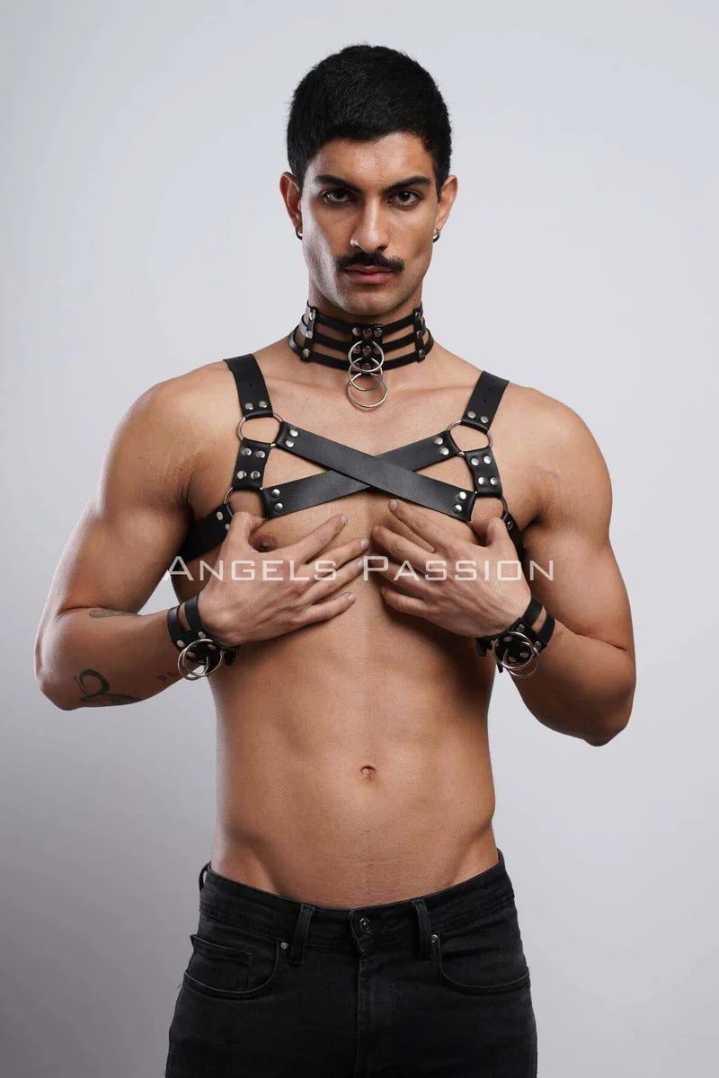 Strappy O-ring choker and