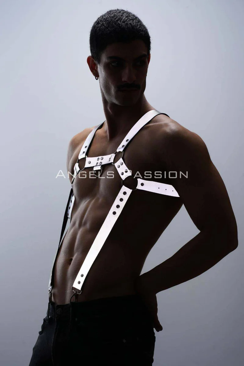 Reflective festival outfit with susp