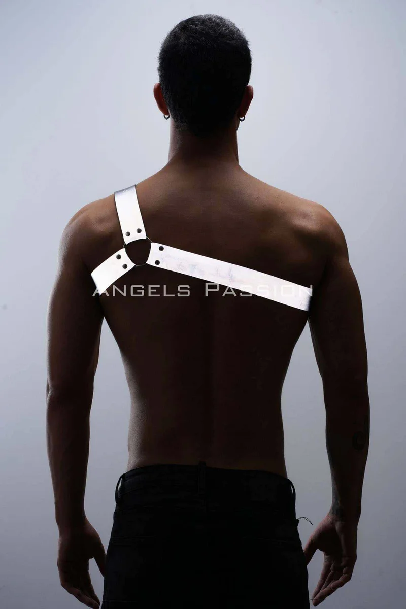 Festival reflective white single shoulder harness showing