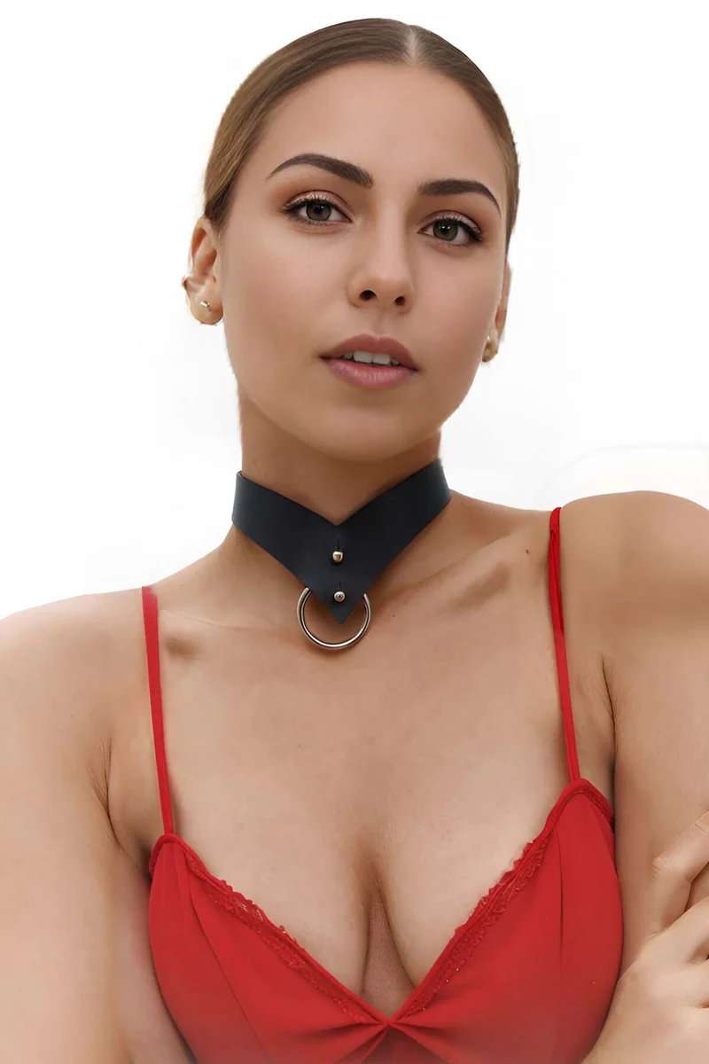 Adjustable Leather O-Ring Choker for Bold Fashion Statement