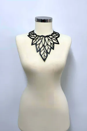 Lazer Kesim Yaprak Desenli Deri Choker, Deri Kolye - APFT1417