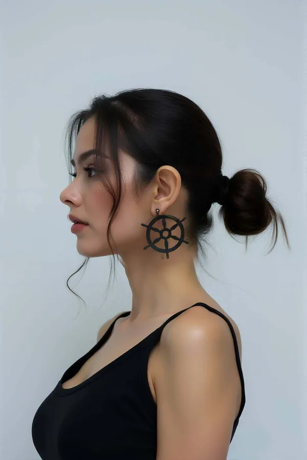 Orecchini statement a magazzino all'ingrosso, Rudder Wheel Drop Earrings in Matte Black Finish