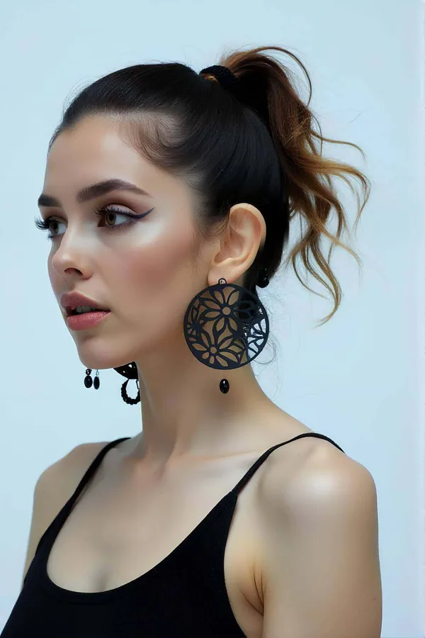 Orecchini statement a magazzino all'ingrosso, Floral Laser Cut Faux Leather Drop Earrings