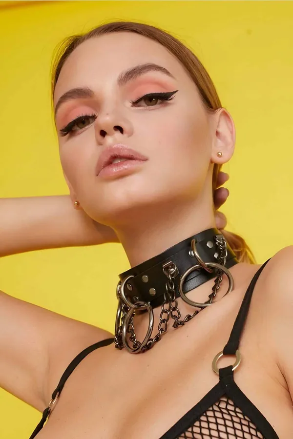 Чокер из экокожи со склада, опт, Wide Faux Leather Choker with O-Rings & Chains