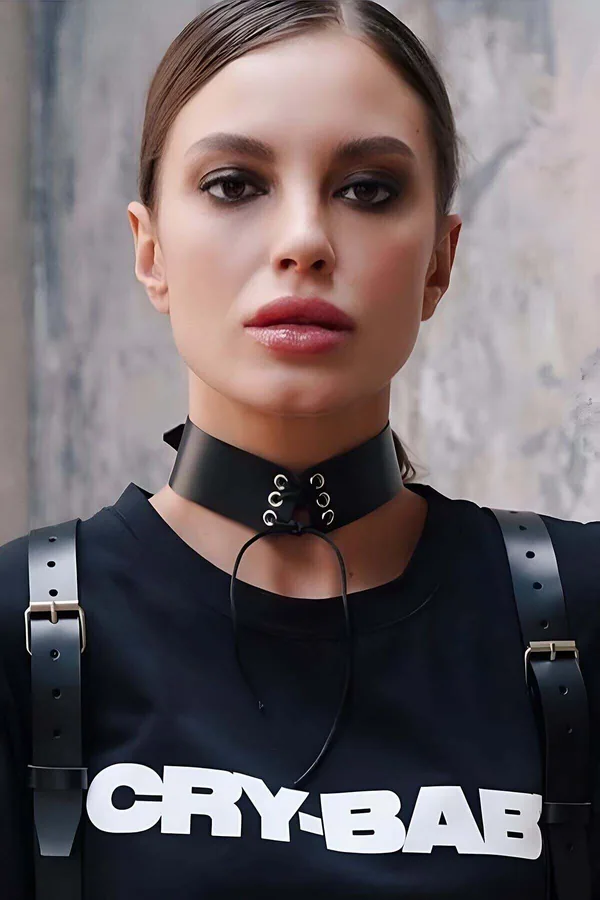 Деталь кольца O на чокере из экокожи, Lace-Up Faux Leather Choker with Eyelets